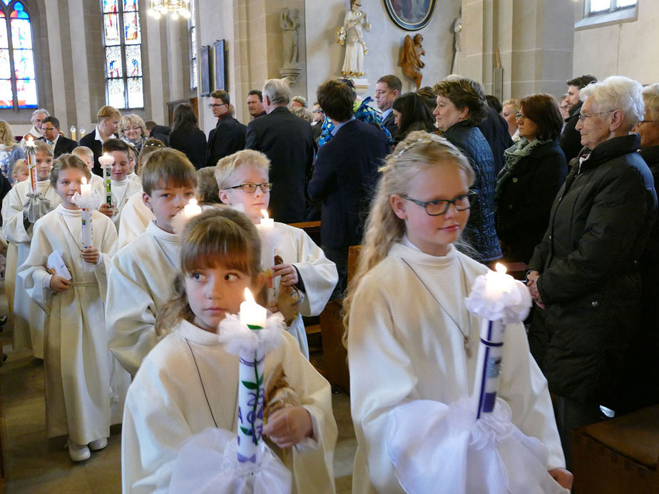 1. Heilige Kommunion in St. Crescentius (Foto: Karl-Franz Thiede)